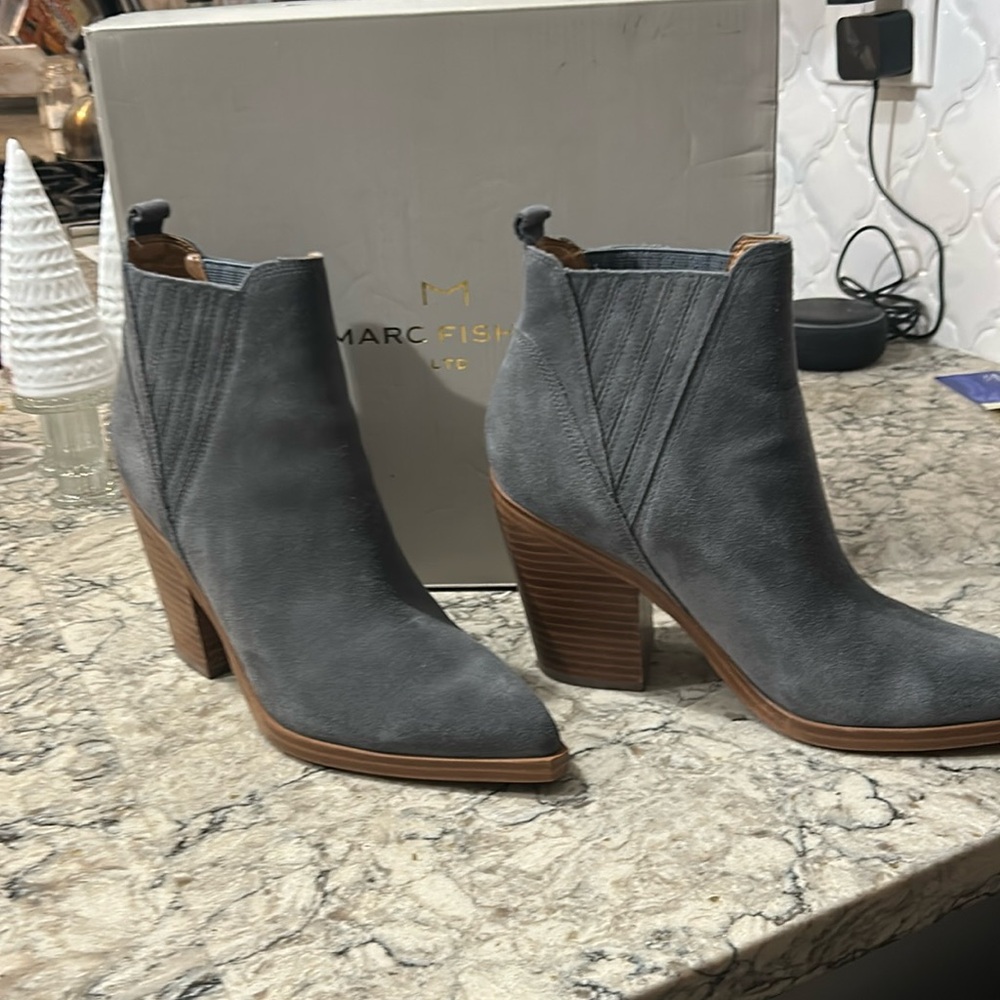 Slip on suede healed ankle boots